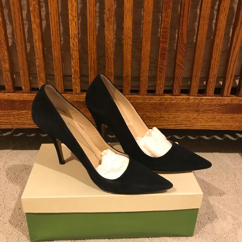 Suede black pumps